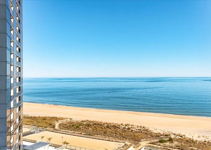 2 Bedroom Oceanfront In Desired Quay Building Holiday home *